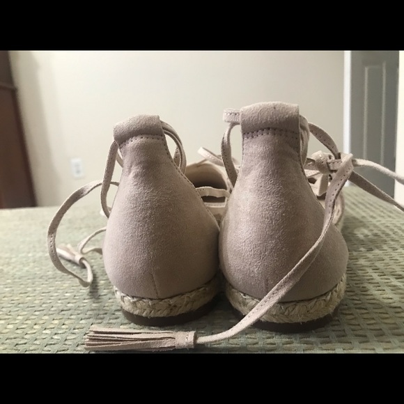 Nine West pink flat espadrilles with tassel ties - Picture 2 of 3